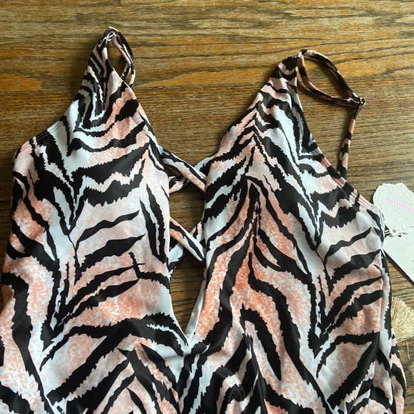 One pc bathing suit - Picture 6 of 6